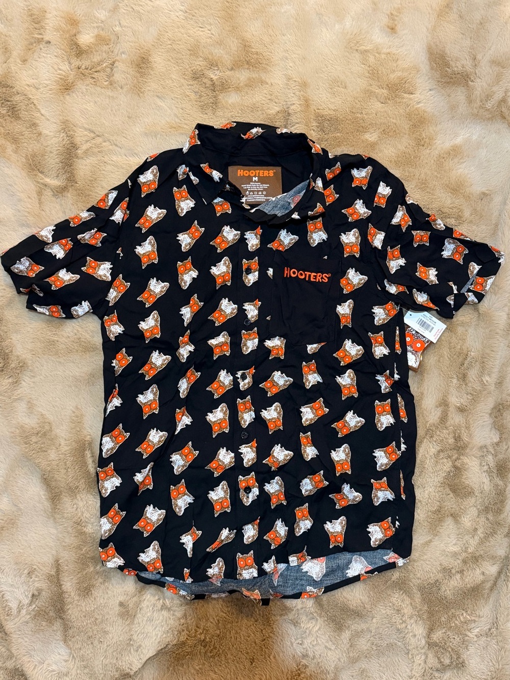 Hooters Restaurant Graphic Button Up Shirt Polo Medium Mens Black Orange NEW
